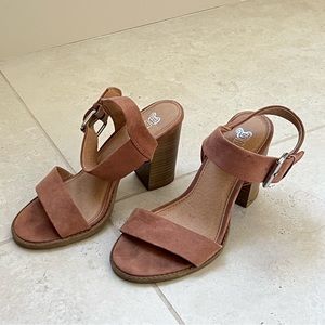 Mauve heels!